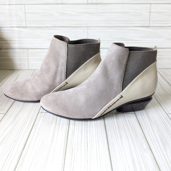Naked Feet Suede and Leather Booties with Stacked Heel in Gray and Cream Size 6 - Picture 4 of 11